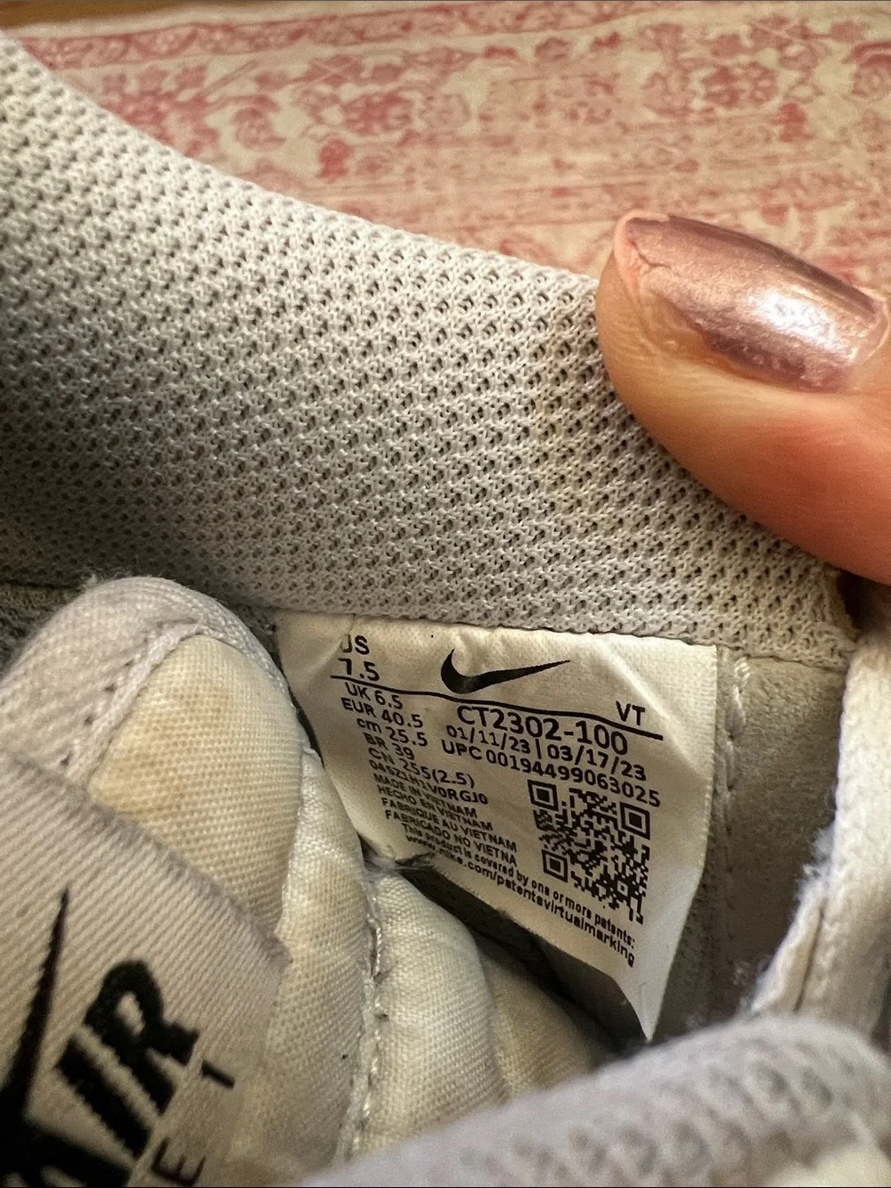 Nike White Sneakers with Black Swoosh — Women’s Low Top